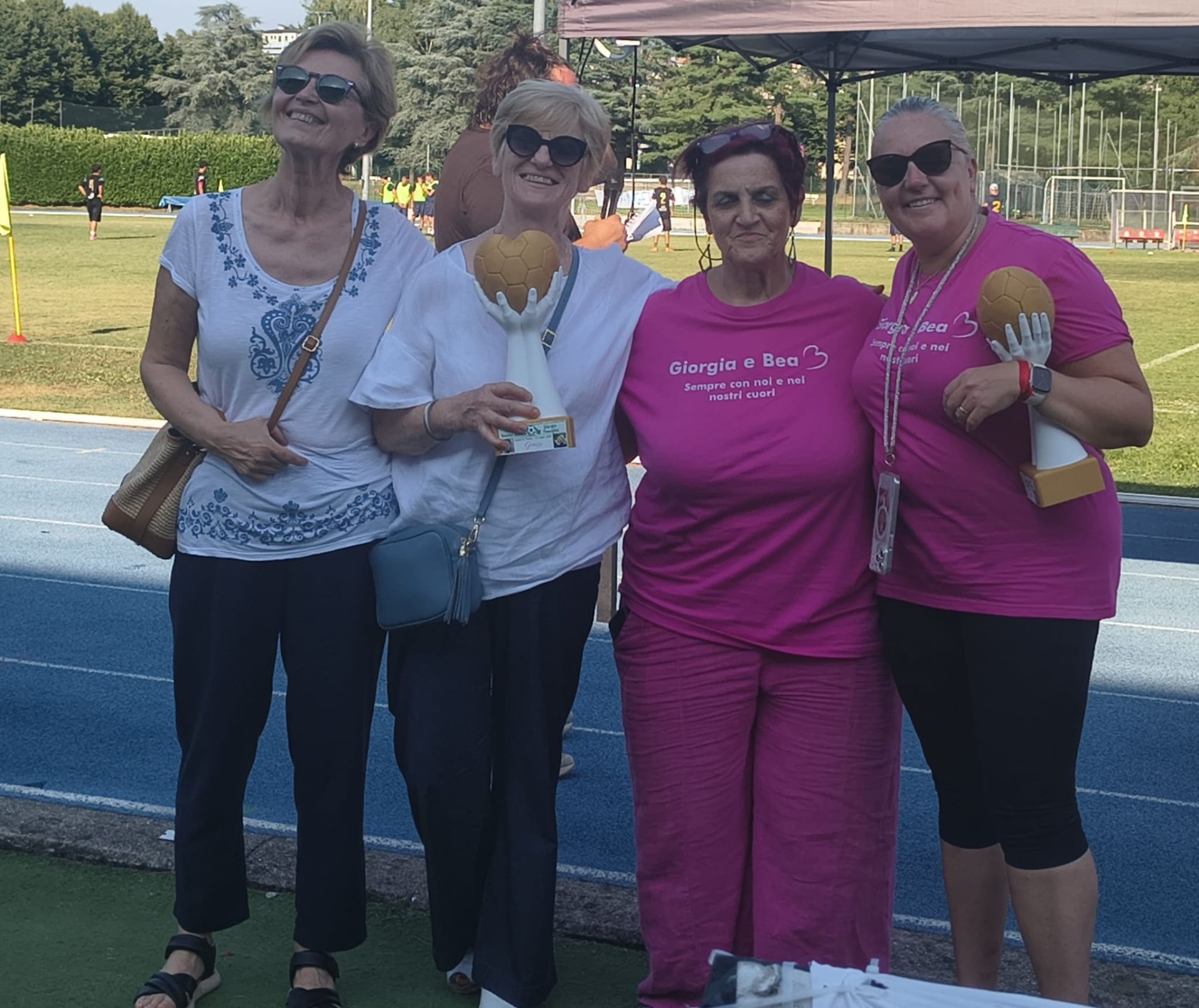 Consegna trofeo : nella foto AVIS COMUNALE DI CANTU', Susy Cappellari, Grazia Tagliabue, 